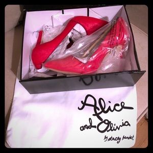 Alice and Olivia gorgeous red heel